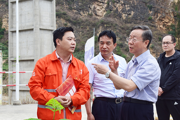 國務(wù)院督導組副組長、應(yīng)急部森林消防局原政委戴建國到金陽河三峽連心橋項目檢查指導工作